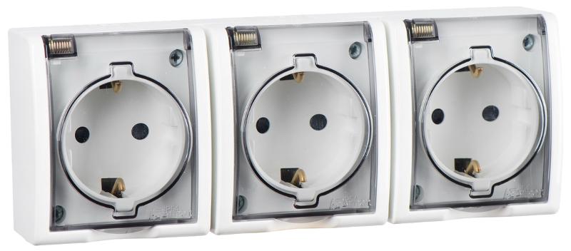 Simon 15 Белый Розетка тройная с/з Schuko, с крышкой полупрозрачной, IP54, 16А 250В, винт. зажим