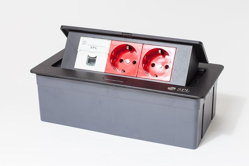 Люк на 3 поста(45*45)металл,черный,с пластиковой коробкой IP 40