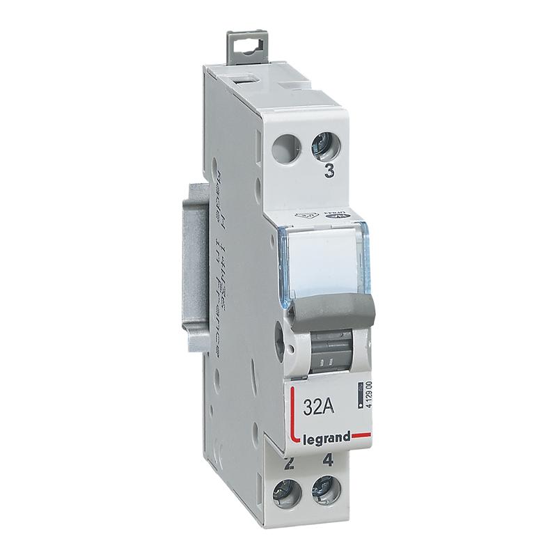 Переключатель CX³ 1ПК со средней точкой 32A, тип АС, IP20