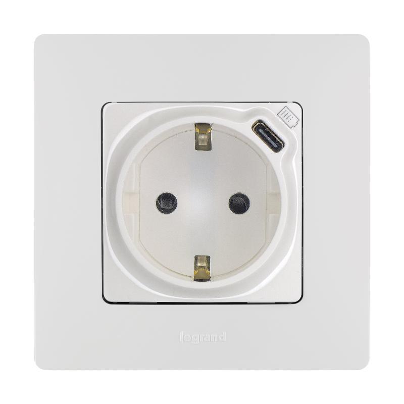 Розетка с заземлением с USB тип C - Legrand Etika - со шторками 16А 250В 1500мА 7,5Вт безвинтовые зажимы - белый