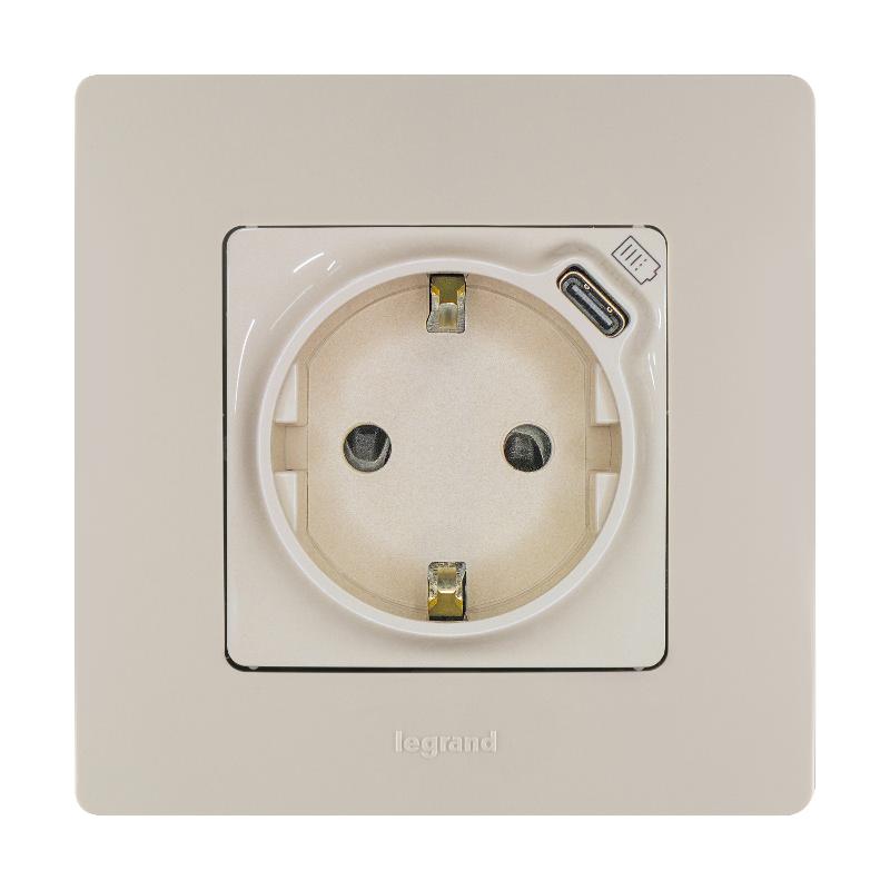 Розетка с заземлением с USB тип C - Legrand Etika - со шторками 16А 250В 1500мА 7,5Вт безвинтовые зажимы - слоновая кость