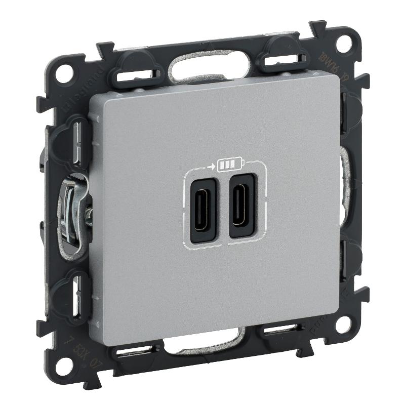 Valena LIFE Алюминий Зарядное устройство с 2-мя USB-разьемами тип С-тип С 240В/5В 3000мА С лицевой панелью
